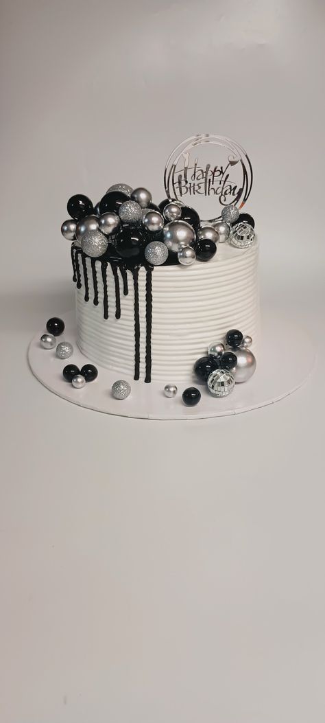 Cake for men black and silver Birthday Decoration Ideas Black And Silver, Black And White 21st Cake, Black White And Silver Birthday Cake, Silver And Black Cake Birthday, 18th Birthday Cake Black And White, Black And White Bday Cake, 21st Birthday Ideas Black And Silver, Black And Silver Themed Birthday Party, Cake Design For Men Birthday