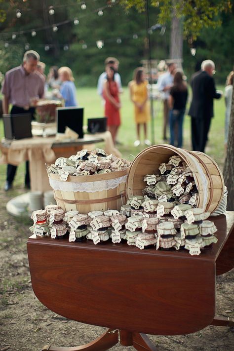 Jam Wedding Favors, Homemade Wedding Favors, Homemade Jelly, Yard Wedding, Jam And Jelly, Homemade Jam, Rustic Chic Wedding, Wedding Plans, Rustic Chic