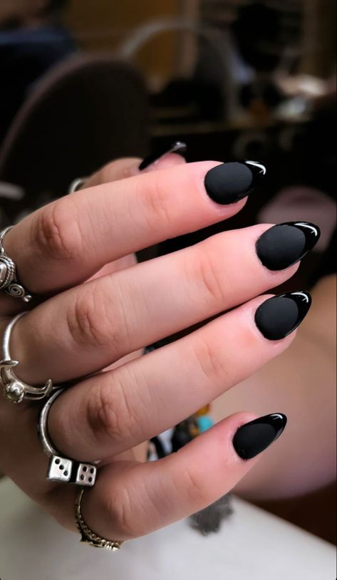 Short Black Nails Pointed, Nail Designs That Last Long, Black Nails Half Matte, Matte Black And Shiny Black Nails, Matt Nail Glossy Tip, Mate Black French Tip Nails, Mat Black Nails With Shiny Tip, Matte Black Nails With Chrome Tips, Matte Nails With Shiny Tips French