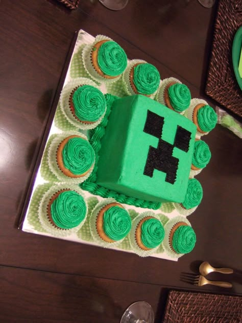 Minecraft Creeper Square Minecraft Creeper cake and cupcakes Minecraft Easy Cake Ideas, Easy Diy Minecraft Birthday Cake, Number 6 Minecraft Cake, Minecraft Cake And Cupcakes, Minecraft Creeper Cupcake Cake, Minecraft Diy Cake Ideas, Diy Minecraft Cake Easy, Mind Craft Birthday Cake, Minecraft Diy Cake