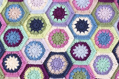 Hexagon Crochet Blanket, Hexagon Crochet, A Spoonful Of Sugar, Progress Photos, Pink Stitch, Step By Step Crochet, Crochet Hexagon, Crochet Quilt, Love Actually