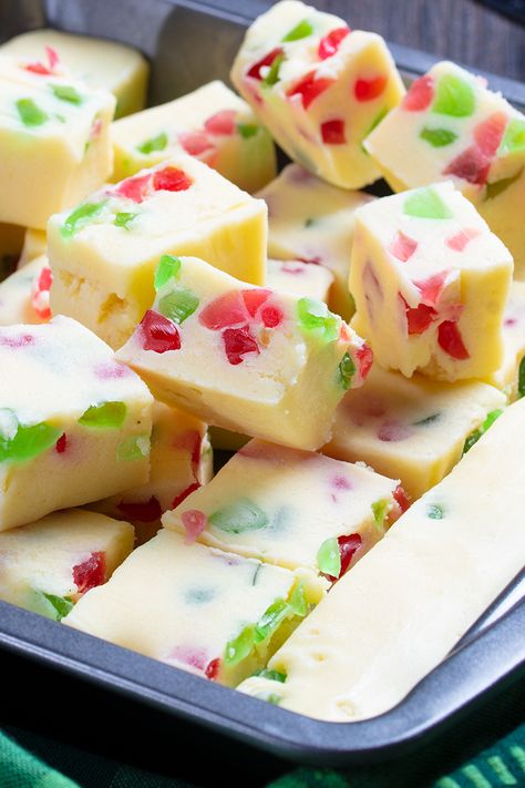 3 Ingredient Christmas Fudge Christmas Fudge Recipes Easy, Christmas Fudge, Fudge Recipes Easy, Candy Recipes Homemade, Christmas Candy Recipes, Homemade Candies, Christmas Cooking, Fudge Recipes, Croquettes