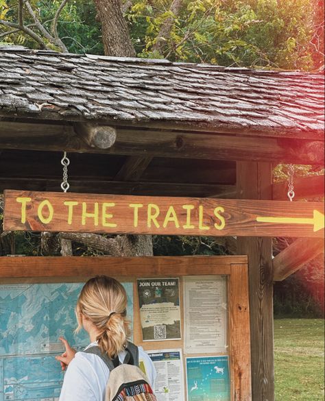 Granola Aesthetic, Camping Aesthetic, Hiking Aesthetic, Senior Trip, Adventure Aesthetic, Mountain Life, Granola Girl, Shooting Photo, Summer Bucket Lists