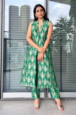 Buy Green Georgette Bandhani High Neck Basanti Tunic And Pant Set For Women by Itrh Online at Aza Fashions. Indo Western Outfits For Women, Brocade Jacket, Silk Kurti Designs, Indian Designer Suits, Brocade Dresses, Kurti Designs Party Wear, Kurta Designs Women, Pant Set For Women, Designer Dresses Casual