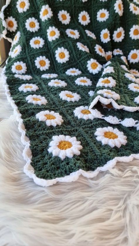 Quick & Cozy: Crochet Blanket Patterns for Effortless Warmth Crochet Flower Blanket, Blanket Flower, Crochet Blanket Pattern Easy, Sac Diy, Crochet Tutorial Pattern, Crocheted Blanket, Easy Crochet Blanket, Crochet Blanket Designs, Crochet Throw Blanket