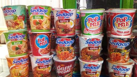 Mie Sedap.Pop Mie Pop Mie, Mie Goreng, Shopping List Grocery, Grocery Shopping, Pops Cereal Box, Shopping List, Chia, Cereal, Food And Drink