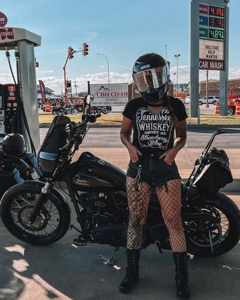 Women Biker Outfits, Women Motorcycle Outfit, Female Biker Outfit, Lady Biker Outfits, Biker Outfits For Women, Biker Halloween Costume, Biker Girl Style, Biker Costume, Biker Chick Style