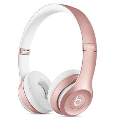 Tech: These New Beats Headphones Will Totally Match Your Pink iPhone Gold Beats, Beats Solo 3, Beats Solo3, Head Phones, Cute Headphones, Beats Solo, Cool Gifts For Teens, Accessoires Iphone, Produk Apple