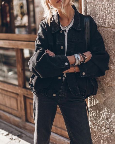 Lisa Fischer, Boyfriend Jacket, Romper And Jacket, Looks Street Style, Black Denim Jacket, Mein Style, 가을 패션, Shoulder Design, Mode Inspiration