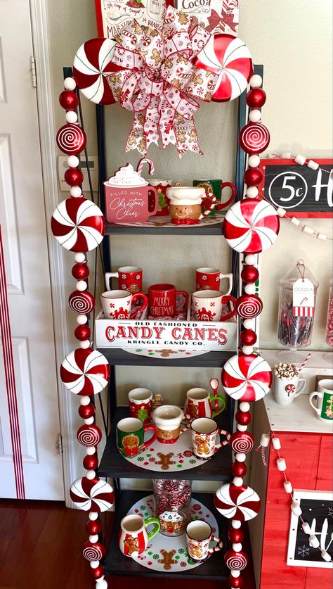 Candy Cane Lane Theme, Creative Christmas Decorations, Gingerbread Christmas Tree, Candy Cane Lane, Gingerbread Christmas Decor, Cozy Christmas Decor, Peppermint Christmas, Christmas Gift Basket Ideas, Gift For Mom Christmas