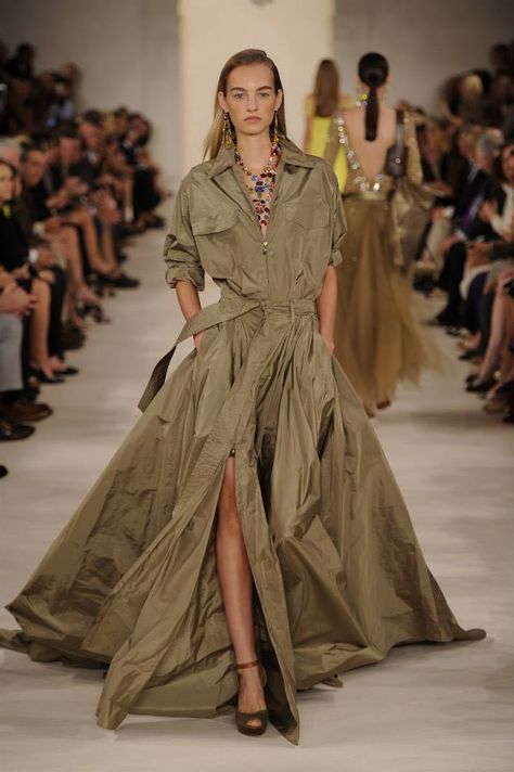 Ralph Lauren Spring 2015, Safari Chic, Mode Kimono, Better Sweater, Ralph Lauren Style, Bottom Jeans, Safari Style, Khaki Dress, Bell Bottom