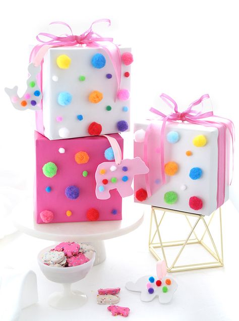 Funky Gift Wrapping Ideas, Gift Wrapping Soft Toys, Gift Wrapping Ideas For Birthdays Kids, Valentines Wrapping Ideas, Cute Gift Wrapping Ideas For Birthday, Birthday Present Wrapping Ideas, Kids Gift Wrapping Ideas, Gift Wrapping For Kids, Gift Wrapping Ideas For Kids