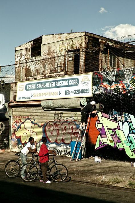 Hip Hop Culture Photography, 90s Hip Hop Aesthetic, Hip Hop Aesthetic, Cultura Hip Hop, Street Photography People, Old School Aesthetic, Arte Do Hip Hop, Hip Hop 90s, Graffiti Photography