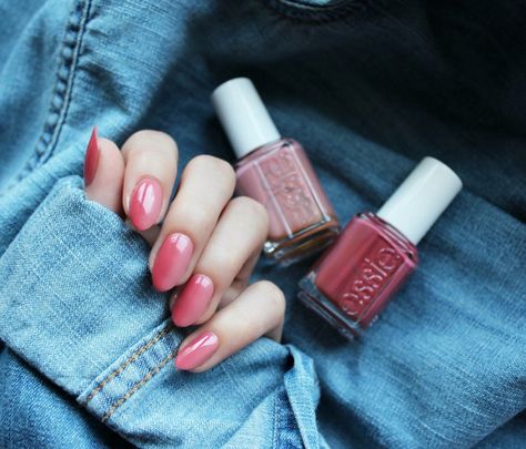 Essie "in stitches" and "eternal optimist" ombre Essie In Stitches, Eternal Optimist, Luxury Nail Salon, Nail Color Trends, Lovely Nails, Salon Services, Gradient Nails, Red Door, Luxury Nails