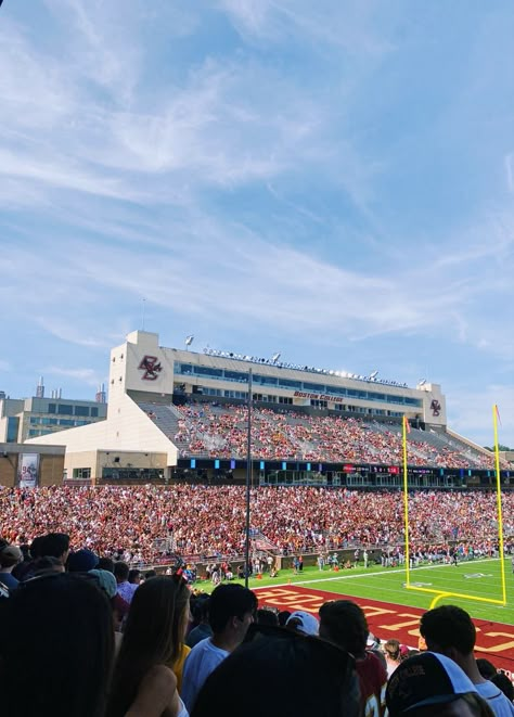 Boston College Dorm, Boston College Aesthetic, Boston Vibes, Boston College Football, College Core, Dorm Prints, College Inspiration, College Lifestyle, College Vision Board