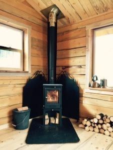 How to build heat shields for wood stoves - Tiny Wood Stove Wood Stove Heat Shield, Corner Wood Stove, Wood Stove Wall, Wood Stove Surround, Wood Stove Installation, Stove Decor, Wood Stove Hearth, Wood Burning Stoves Living Room, Tiny Wood Stove