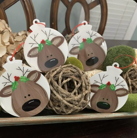 Painted Wooden Reindeer, Diy Reindeer Ornaments, Christmas Reindeer Craft, Deer Crafts, Kids Crafts Christmas, Reindeer Christmas Decorations, Wooden Ornaments Diy, Reindeer Crafts, Log Crafts