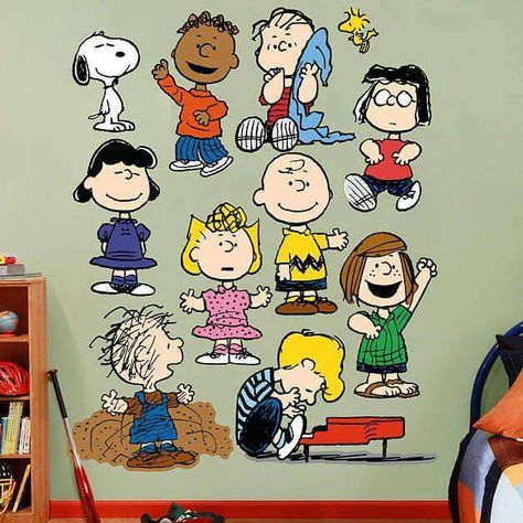 Snoopy and the gang! Peanuts Gang Classroom, Charlie Brown Classroom, Snoopy Classroom, Hello Kitty Imagenes, Snoopy Party, Lucy Van Pelt, Peanuts Cartoon, Peanuts Characters, Peanuts Christmas