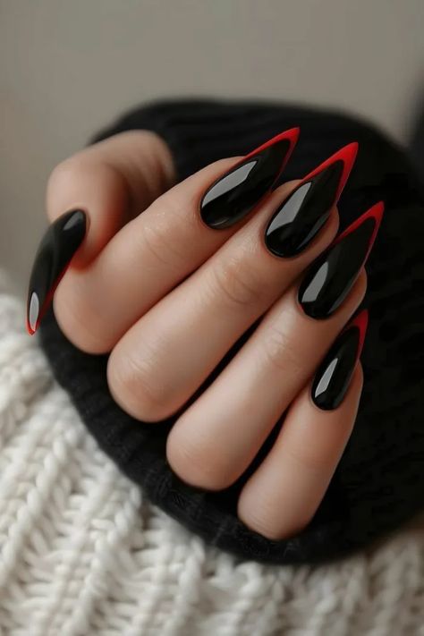 40+ Spooky and Fun Halloween Nail Art Ideas - HubPages Fun Halloween Nails, Witch Nails, Witchy Nails, Goth Nails, Diy Nail Art, Nagel Inspo, Cat Kuku, Chic Nails, Fancy Nails