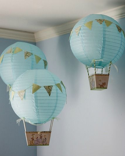 Hot Air Balloon Classroom Theme, Hot Air Balloon Party Decorations, Hot Air Balloon Centerpieces, Décoration Baby Shower, Hot Air Balloon Wedding, Balloon Lanterns, Hot Air Balloon Craft, Diy Hot Air Balloons, Mesas Para Baby Shower