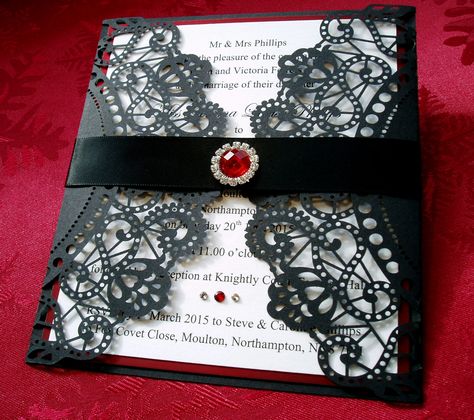 Gothic wedding invitation in black and red! www.quillsweddingstationery.co.uk https://www.facebook.com/pages/Quills-Wedding-Stationery/278003989009997 Gothic Wedding Invitations, Halloween Wedding Invitations, Gothic Themes, Goth Wedding, Dark Wedding, Black Wedding Invitations, Black Invitation, Black And White Wedding, Fantasias Halloween