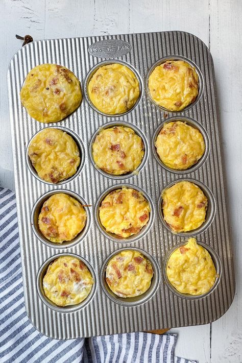 We're in love with this oh-so-simple Bacon Gouda Egg Bites recipe (inspired by Starbucks egg bites) to make for busy mornings or quick afternoon snacks. Made in a muffin tin, they're perfect to make ahead, are freezer friendly, and awesome for quick bites during the day! Egg Bite Recipes In Oven, Gouda Egg Bites, Starbucks Egg Bites, Keto Breakfasts, Egg Mcmuffin, Egg Bites Recipe, Quick Bites, Muffin Tin Recipes, Egg Bites