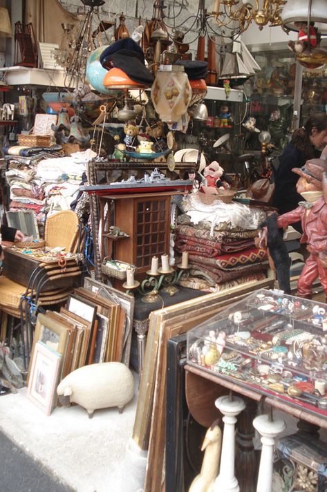 Paris Flea Markets, I Love Paris, Flea Market Finds, Antique Market, Flea Markets, Oui Oui, Yard Sale, Antique Stores, Paris Travel