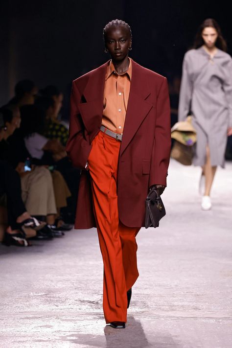 Spring/Summer 2025 Color Trends From the Runways Runway 2025 Spring Summer, 2025 Colour Trend, Spring 2025 Color Trends, 2025 Color Trends, Orange Trends, Singapore Fashion, Vietnam Fashion, Fashion Week Trends, Best Leather Jackets