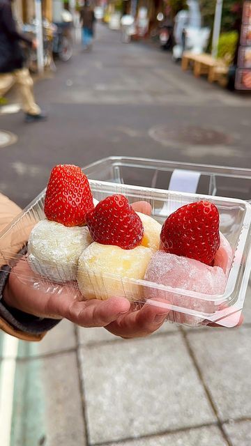 Melbourne Food | Eats with Kayli on Instagram: "Must try strawberry mochi in Japan! 🍓 📍Ginkado Asakusa located along Nakamise shopping street in Tokyo 🇯🇵 Flavours I got: 🍵 Matcha 💛 Custard 🍓 Strawberry #mochi #daifuku #japanesefood #japanesedessert #japan #japantravel #japantrip #japanfood #asakusa #asmr #tokyo #tokyofood" Matcha Custard, Tokyo Street Food, Japan Street Food, Strawberry Mochi, Tokyo Food, Japanese Street Food, Asian Street Food, Melbourne Food, Food Street