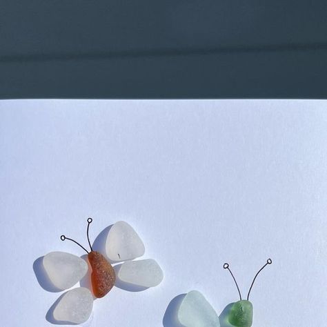 Katie Harper on Instagram: "Sea glass cards that I’ve been making recently ✨   https://www.etsy.com/uk/shop/KatieharperCreations  #seaglass#seaglassofinstagram#art#artist#artistsfollowartists#etsyshop#etsyseller#artsy#craft" Sea Glass Cards, Seaglass Cards, Sea Glass Card, Sea Glass Crafts, Glass Crafts, Resin Crafts, Sea Glass, Uk Shop, Art Artist