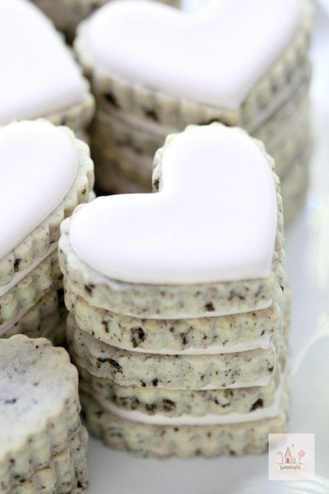 Cookies n Cream Cut Out Cookie Recipe Donuts Ideas, Cut Out Cookie, Chocolate Sugar Cookie Recipe, Resepi Biskut, Cut Out Cookie Recipe, Valentines Cookies, Cookies N Cream, Holiday Sweets, Chocolate Sugar Cookies