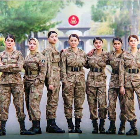 Army Girl Costumes, Happy Independence Day Pakistan, Hijab Hipster, Pakistan Armed Forces, Army Look, Military Aesthetic, Bridal Jewellery Inspiration, Pak Army, Pakistan Army