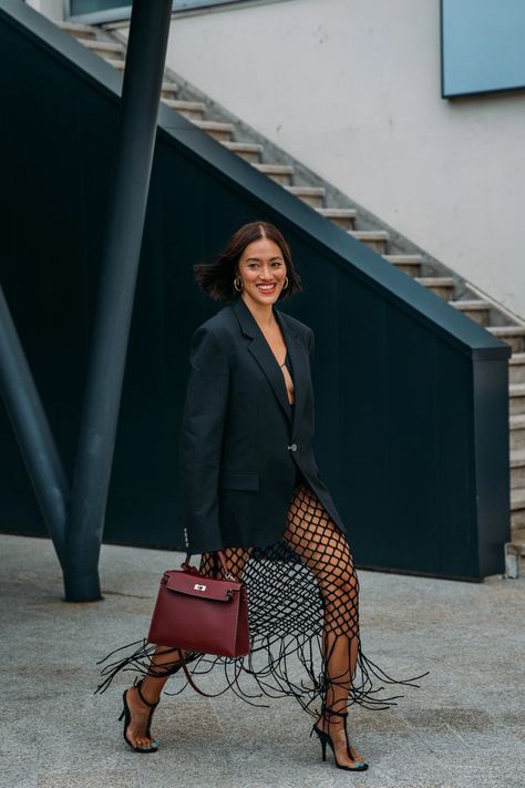 black women dresses Printemps Street Style, Mode Rihanna, Fashion Week Outfit, Street Style Edgy, Mode Chic, Looks Street Style, Looks Black, The Best Street Style, Best Street Style