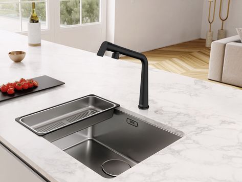 Black Kitchen Tap, Matt Black Kitchen, Franke Kitchen Sinks, Black Kitchen Taps, Traditional Style Kitchen, Boiling Water Tap, Dirty Hands, Black Icon, Sink Mixer Taps