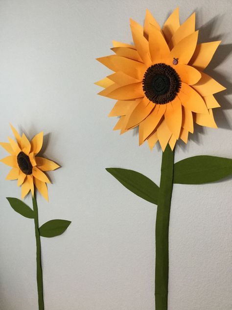 Throw Back Thursday - Large Paper Sunflower Sunflower Bulletin Board, Sunflower Art Project, Throw Back Thursday, Paper Sunflowers, Baby Cocoon, Large Paper Flowers, Sunflower Art, Throw Back, Construction Paper