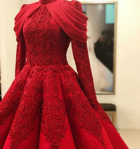 IG: @rizmanruzaini Red Bridal Gown, Gaun Koktail, Baju Kahwin, Stile Casual Chic, Estilo Hijab, Gown Red, Indian Gowns, Red Dress Style, Elegant Skirt