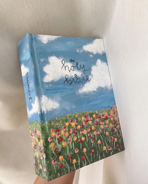 Cute Bible Cover Designs, Bible Paintings Aesthetic, Notebook Painting Cover, Scripture Cover Painting, Painted Leather Bible, Paint Book Cover Ideas, Decorate Bible Cover, Bible Painted Cover, Painting On Bible Cover