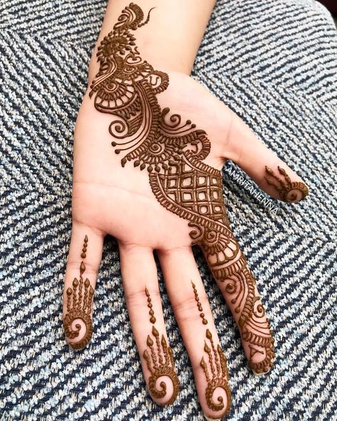 New week! New goals! Welcome Monday🙂 #fashiongram #stylediaries #lifestyle #weddinginspiration #weddingphotography #bridalfashion… Arabic Designs, Latest Arabic Mehndi Designs, Simple Arabic Mehndi, Eid Mehndi, Simple Arabic Mehndi Designs, Tato Henna, Mehndi Designs 2018, Simple Henna Tattoo, Mehndi Designs For Kids