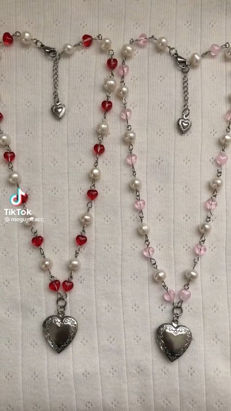 Red Beaded Jewelry, Beaded Necklace Ideas Handmade, Necklace Inspo Beads, Cute Necklace Ideas, Jewelry Inspo Necklaces, Necklace Ideas Handmade, Handmade Jewelry Ideas Necklace, Heart Necklace Diy, Aesthetic Beaded Jewelry