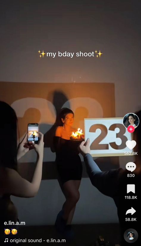 Photoshoot Ideas Instagram, 21st Birthday Pictures, Instagram Content Ideas, Ideas Birthday Party, Bts Photoshoot, Birthday Photoshoot Ideas, 25th Birthday Parties, Birthday Shots, Cute Birthday Pictures