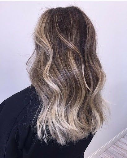 Hair Color Designs, Rooty Blonde, Blonde Styles, Balyage Hair, Hair Colour Design, Balayage Hair Color, Balayage Blonde, Beach Wave, Dye Ideas