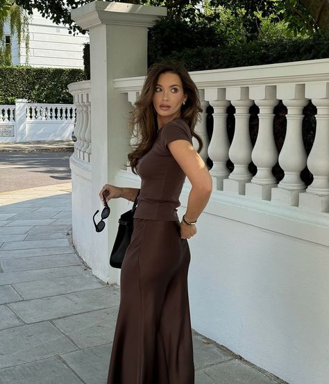 Silky Elegant Dress, Classy Midi Skirt Outfits, Silk Button Down Dress Outfit, Maxi Skirt Outfit Dressy, Brown Midi Skirt Outfit Fall, Casual Elegant Outfits Autumn, Burgundy Long Skirt Outfit, Dark Brown Aesthetic Outfit, Wine Mom Outfit