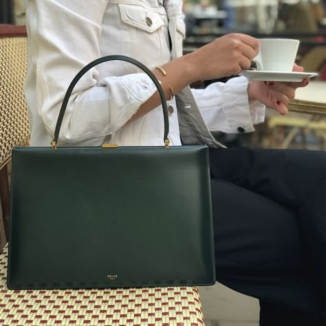 Green Purse Outfit, Green Bag Outfit, Celine Top, Purse Outfit, My Style Bags, Green Handbag, Green Purse, Fancy Bags, Handbag Heaven