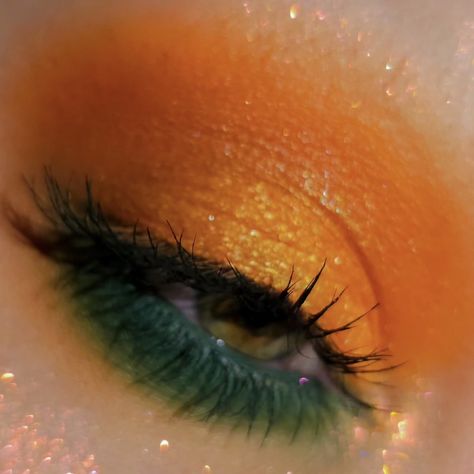 #orange #green #makeup #makeuplover #eyeshadow #eyeshadowlooks #eyelashes #simplemakeuptutorial Orange Green Eyeshadow, Green And Orange Eyeshadow Looks, Orange Green Makeup, Orange And Green Makeup, Green And Orange Makeup, Orange Eyeshadow Looks, Lil Mermaid, Orange Eyeshadow, Yellow Eyeshadow