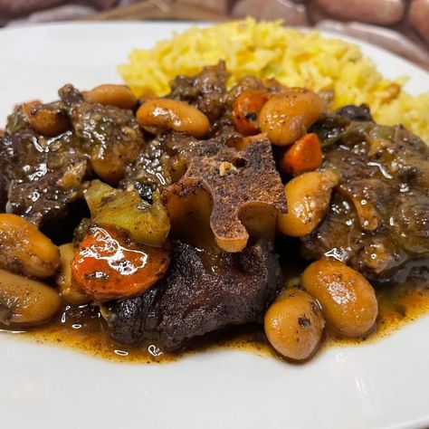 Jamaican Oxtail with Butter Beans - eatwithyoureyesllc.com Jerk Oxtails, Butter Bean Recipes, Jamaican Oxtail Stew, Jamaican Oxtail, Jamaican Rice, Caribbean Foods, Brown Stew Chicken, Jamaica Food, Oxtail Stew