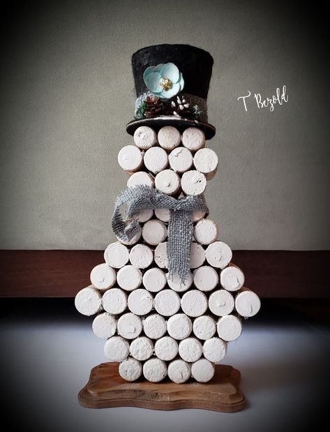 Wine cork snowman using Dollar Tree items Wine Cork Snowman, Cork Snowman, Cork Christmas Tree, Wine Cork Diy Projects, Wine Cork Crafts Christmas, Wine Cork Christmas, Wine Cork Christmas Tree, Cork Diy Projects, Cork Christmas