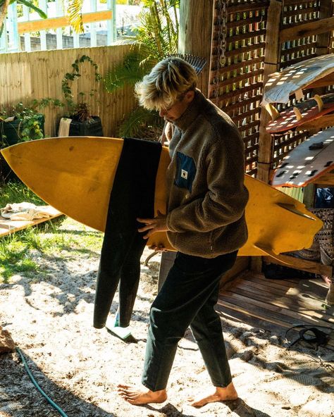 @surfdivenski shared a photo on Instagram: “@jackseear living the good life in @quiksilver 🖤” • Jul 10, 2021 at 4:02am UTC Surfer Winter Outfits Men, Surf Guy Aesthetic, Surfer Cowboy Aesthetic, Surf Fits, Surfer Guy Style, Surf Guys, Granola Boy, Mens Surfer Style, Influencer Inspiration