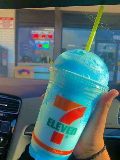 Icee Slushie Aesthetic, Smoothie Drink Recipes, Diy Drinks, Junk Food Snacks, Kushina Uzumaki, 7 Eleven, Pretty Drinks, Food Drinks Dessert, Frozen Drinks