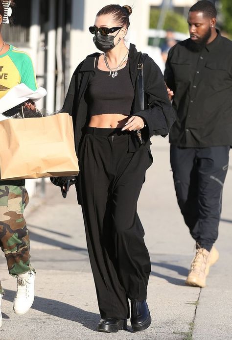 Casual Oufits, Hailey Bieber Style, Hailey Baldwin Style, Pakistani Fashion Party Wear, Hailey Baldwin, Casual Work Outfits, Hailey Bieber, Dark Fashion, Pakistani Fashion