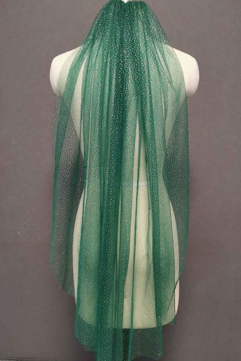 Green bridal veil with gold dust Green Wedding Veil, Gold Wedding Veil, Green Veil, Accessories Bride, Veil Styles, Bride Veil, Gold Dust, Bride Accessories, Wedding Veil